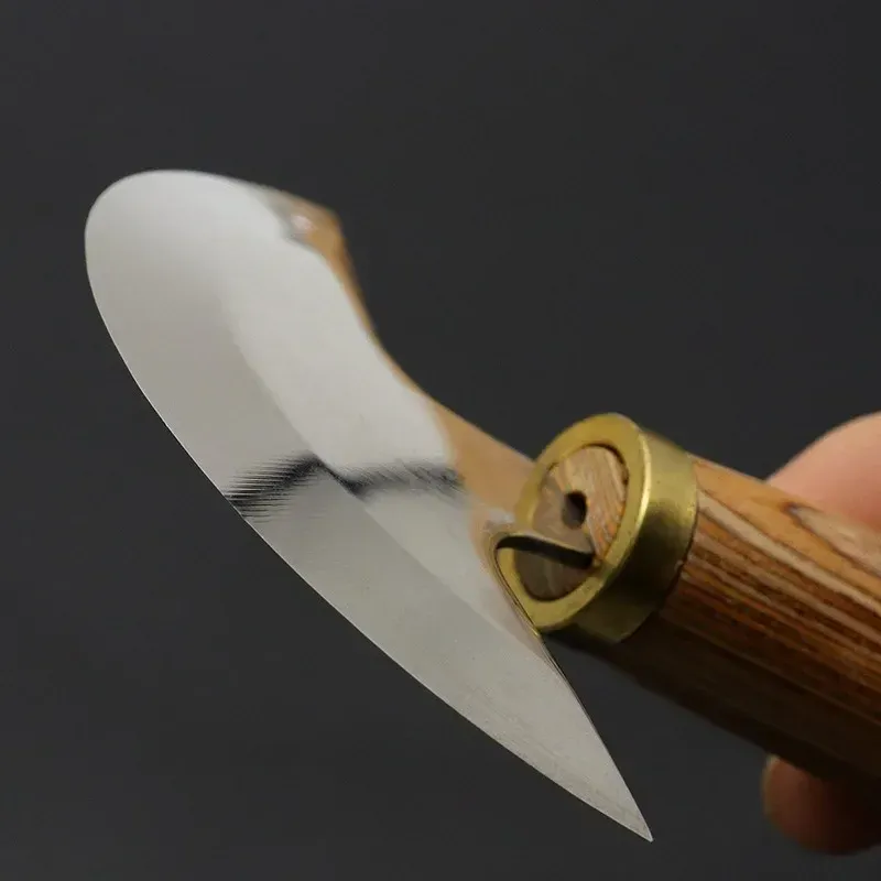 1 couteau demi-rond pour découpe et finition du cuir