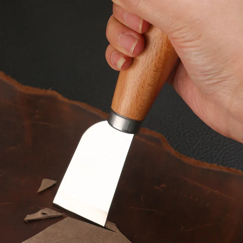 Couteau découpe cuir manche bois
