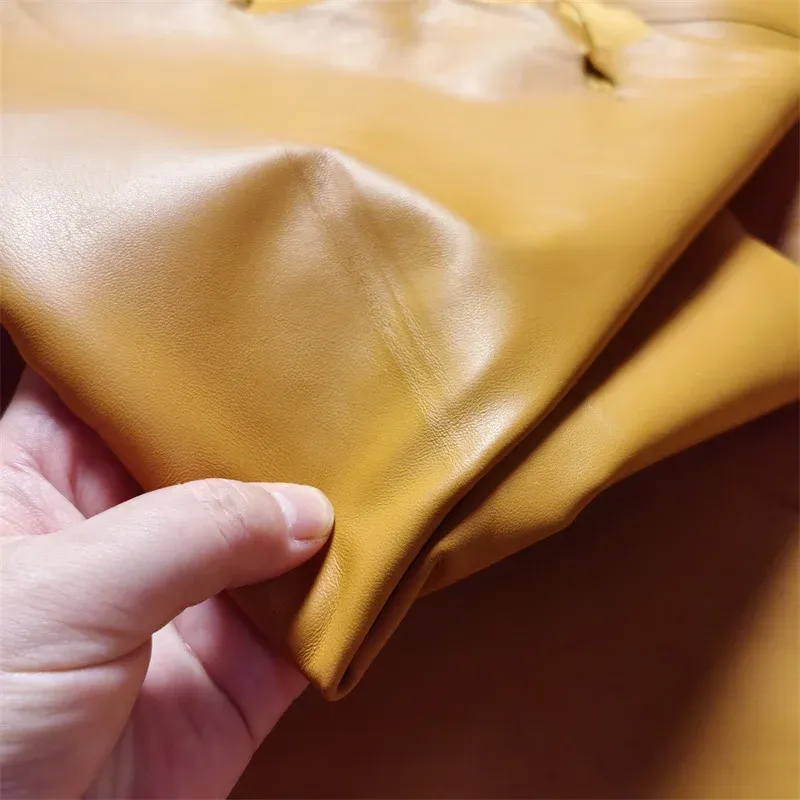 Cuir de mouton véritable 0,4 à 0,6 mm pour vêtement