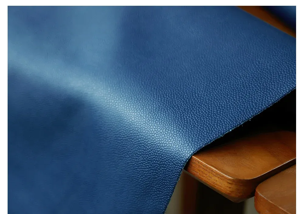 Cuir de vachette motif caviar bleu doux