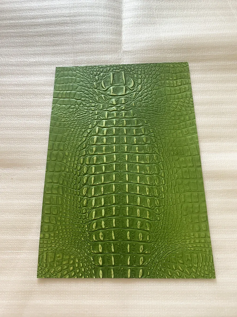 Cuir de vachette motif crocodile 20x30 cm