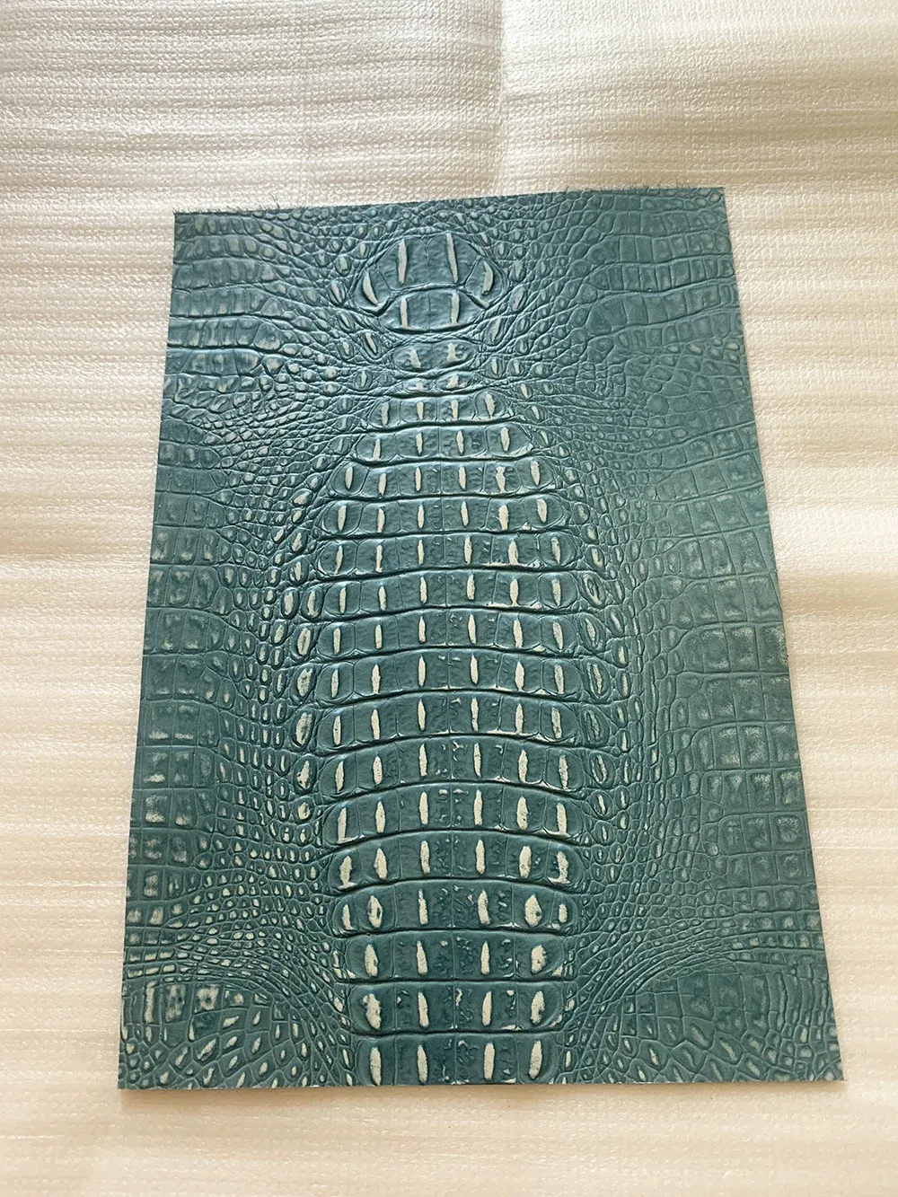 Cuir de vachette motif crocodile 20x30 cm