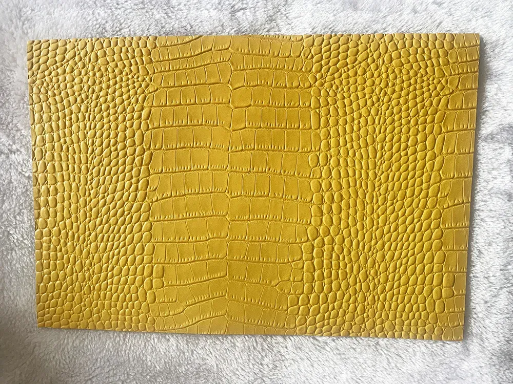 Cuir de vachette motif crocodile 20x30 cm