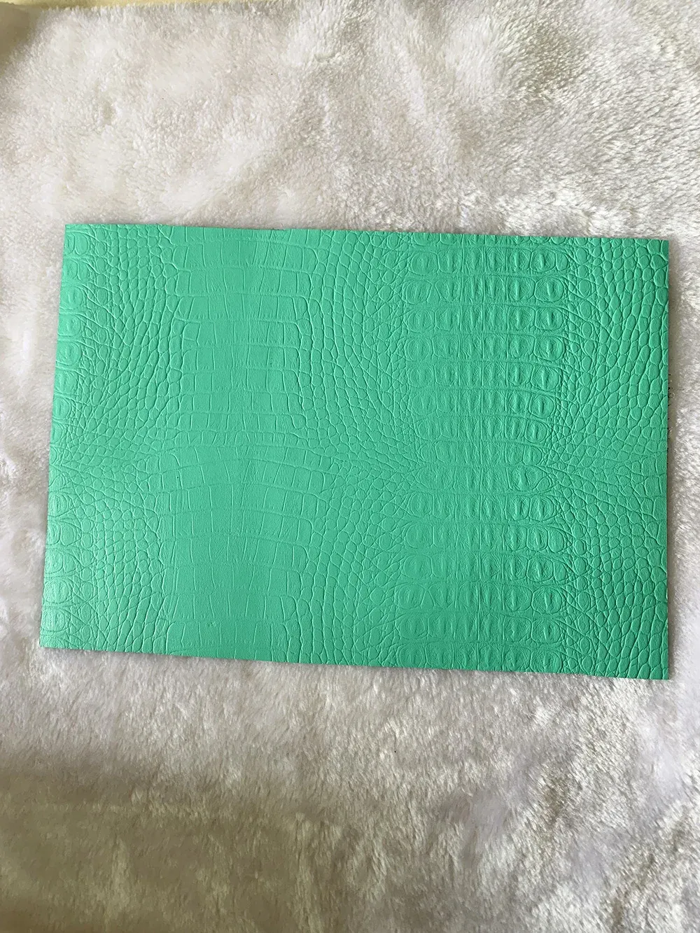 Cuir de vachette motif crocodile 20x30 cm