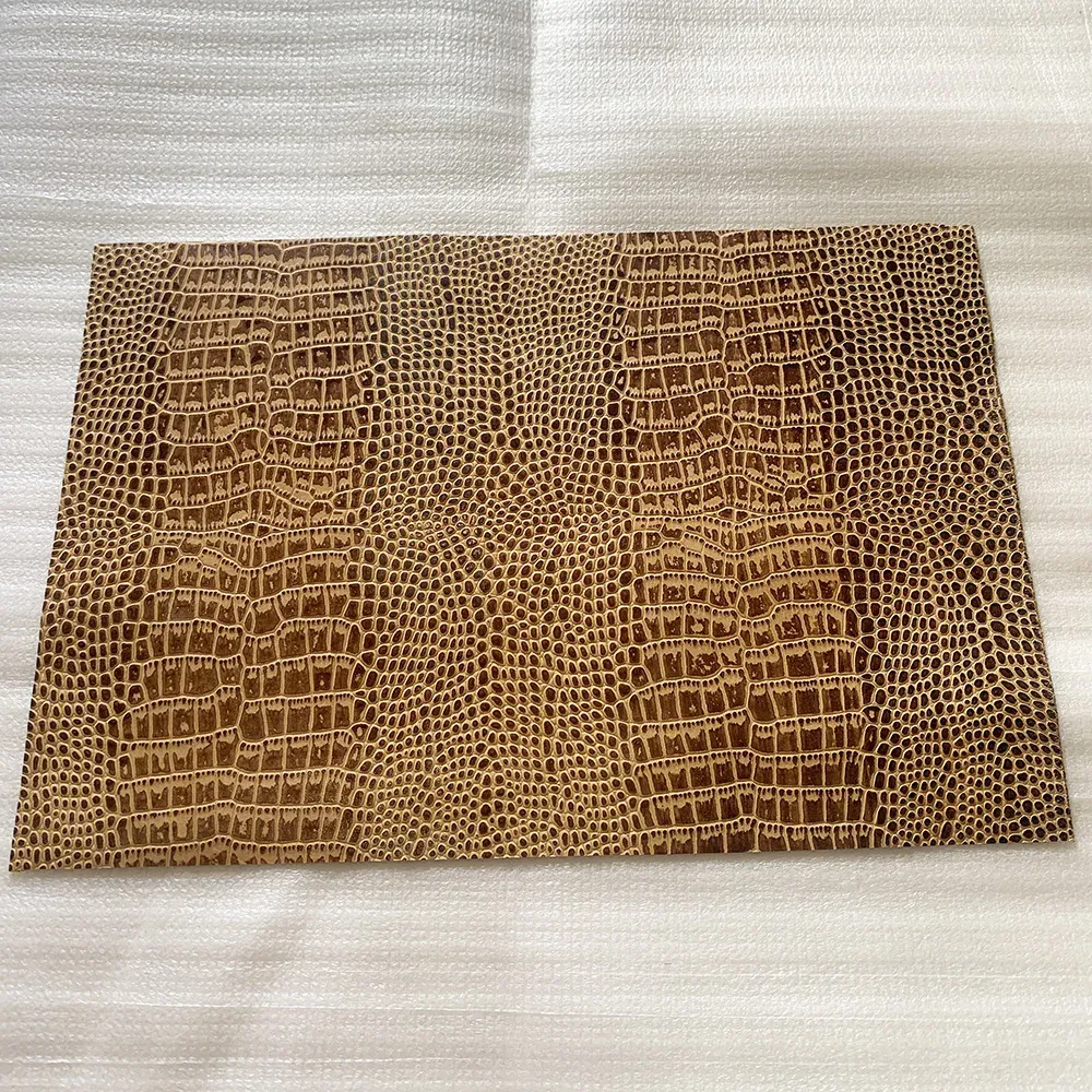 Cuir de vachette motif crocodile 20x30 cm
