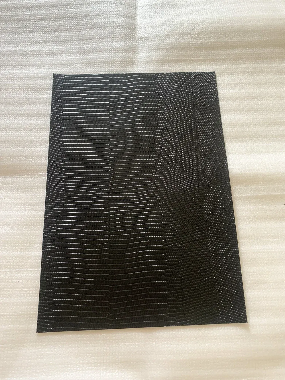 Cuir de vachette motif crocodile 20x30 cm