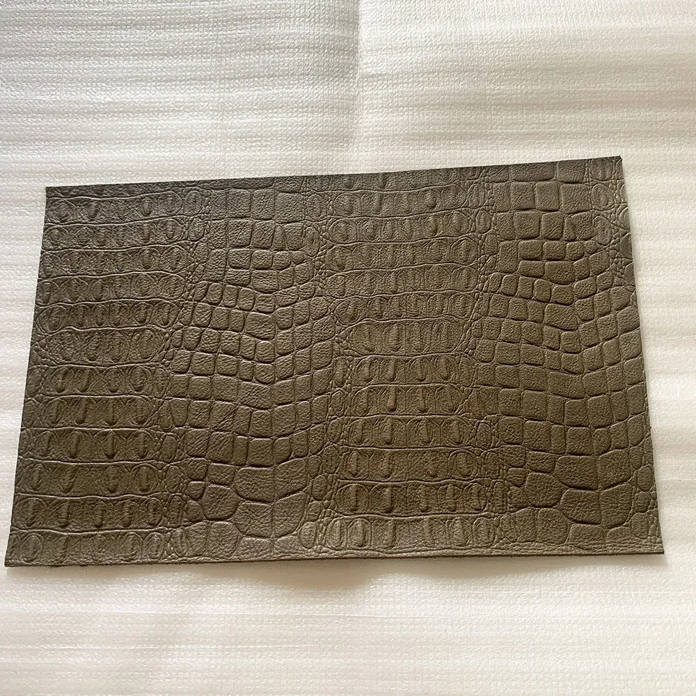 Cuir de vachette motif crocodile 20x30 cm