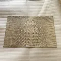 Cuir de vachette motif crocodile 20x30 cm – Couleur EY23