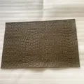Cuir de vachette motif crocodile 20x30 cm – Couleur EY26