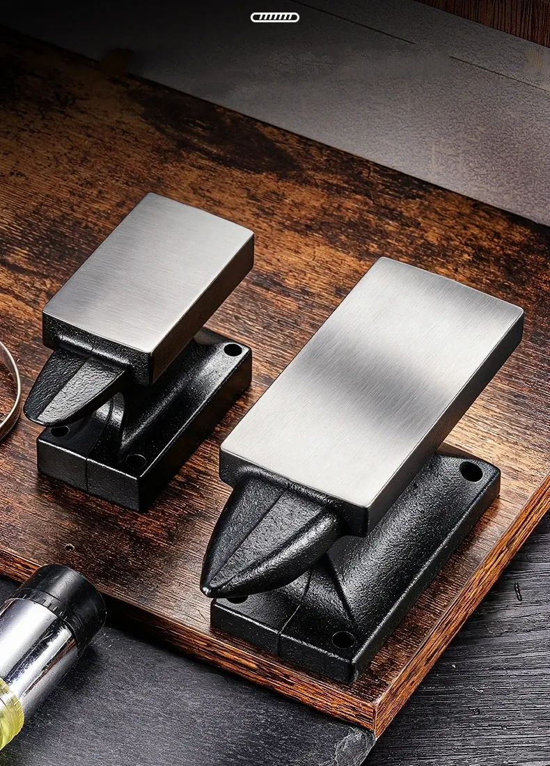 Établi de travail du cuir avec serre-joint plat