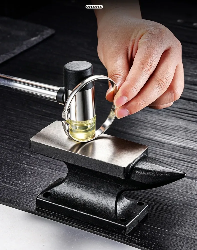Établi de travail du cuir avec serre-joint plat