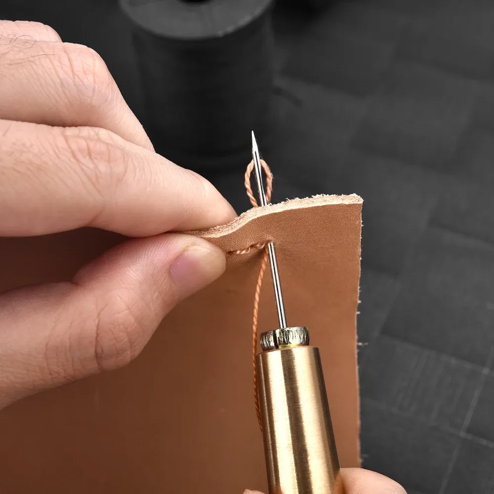 Kit couture cuir avec poinçon, fil ciré et aiguilles