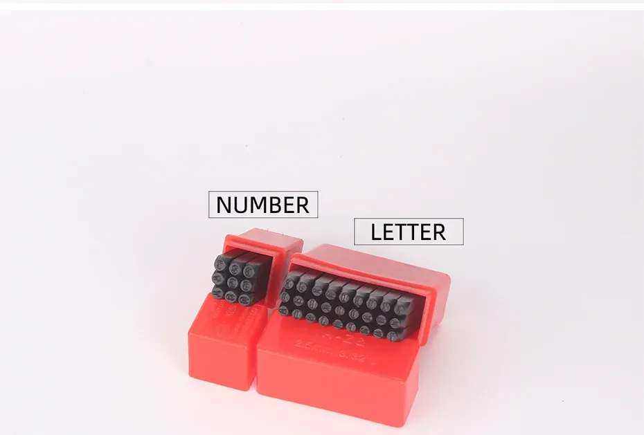 Lot de 36 poinçons alphabet et chiffres 2 à 6 mm
