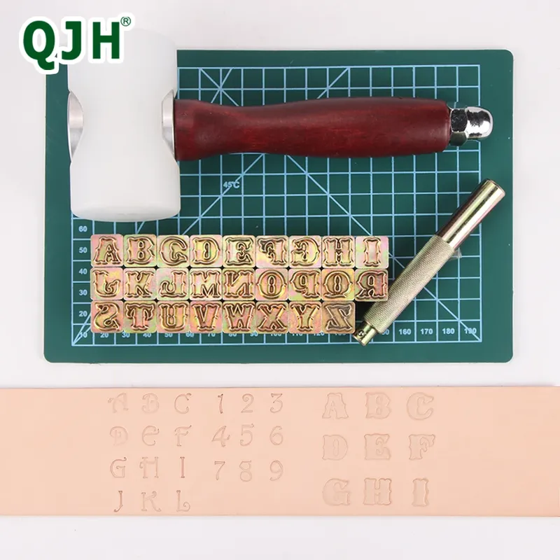 Lot de 39 tampons alphabet et symboles pour cuir