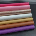 Lot de 7 feuilles PU motif litchi arc-en-ciel 20x30 cm – Couleur Pink Series