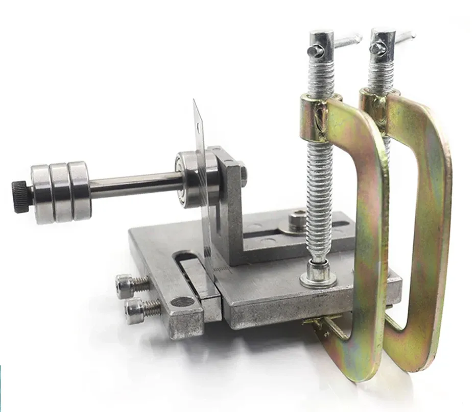 Machine découpe cuir pour ceintures et bracelets de montre