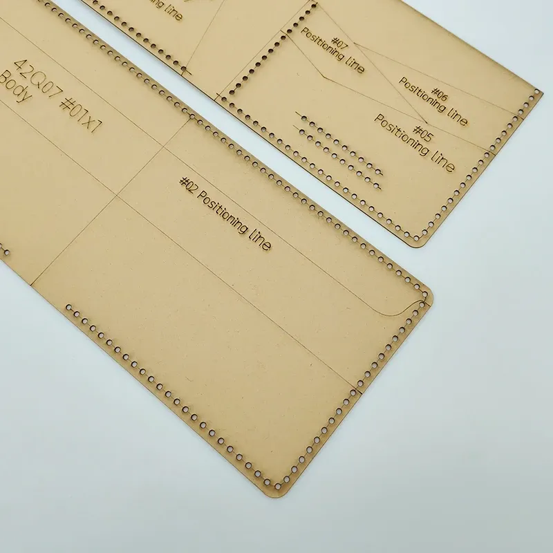 Modèle portefeuille court pliable en papier kraft 7 pièces