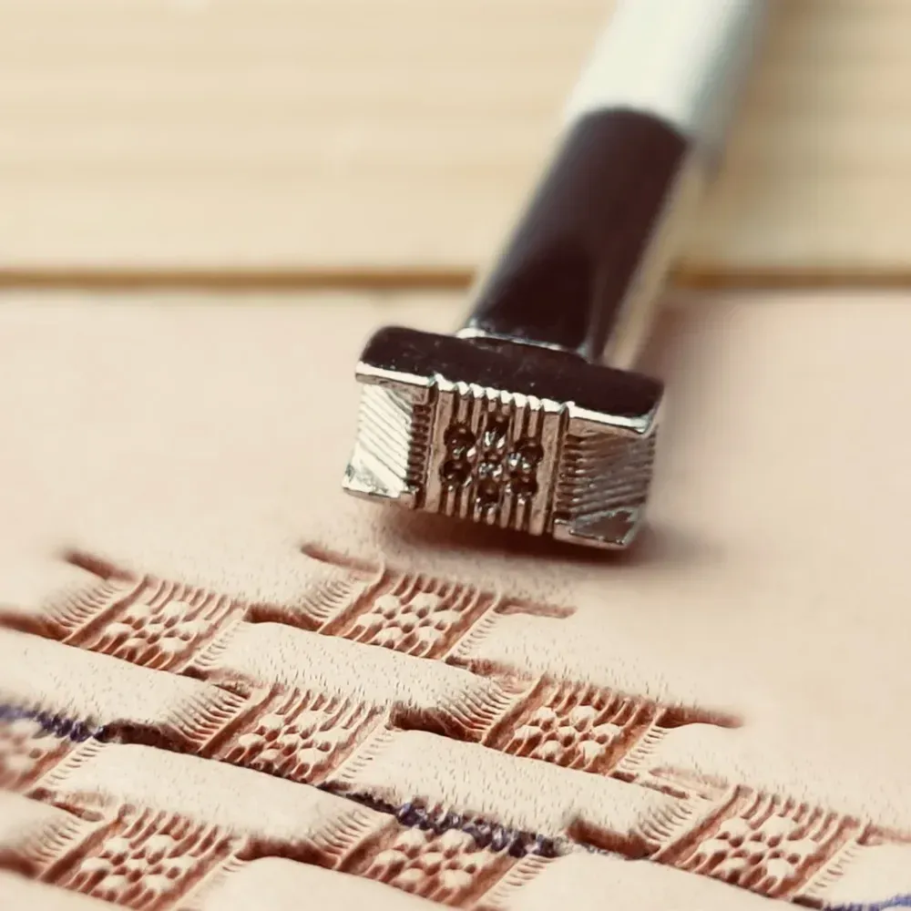 Outils de poinçonnage et embossage droit pour cuir