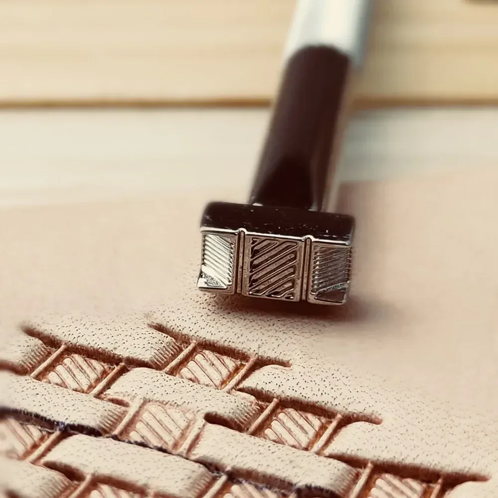 Outils de poinçonnage et embossage droit pour cuir