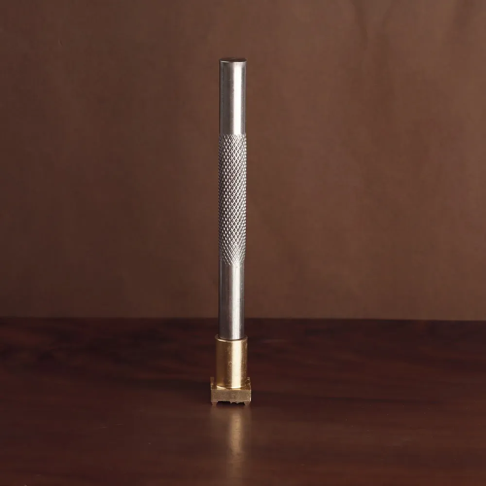 Poinçon laiton motif coquille pour gravure cuir