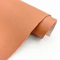 Simili cuir litchi 50 x 60 cm pour accessoires – Couleur Brun