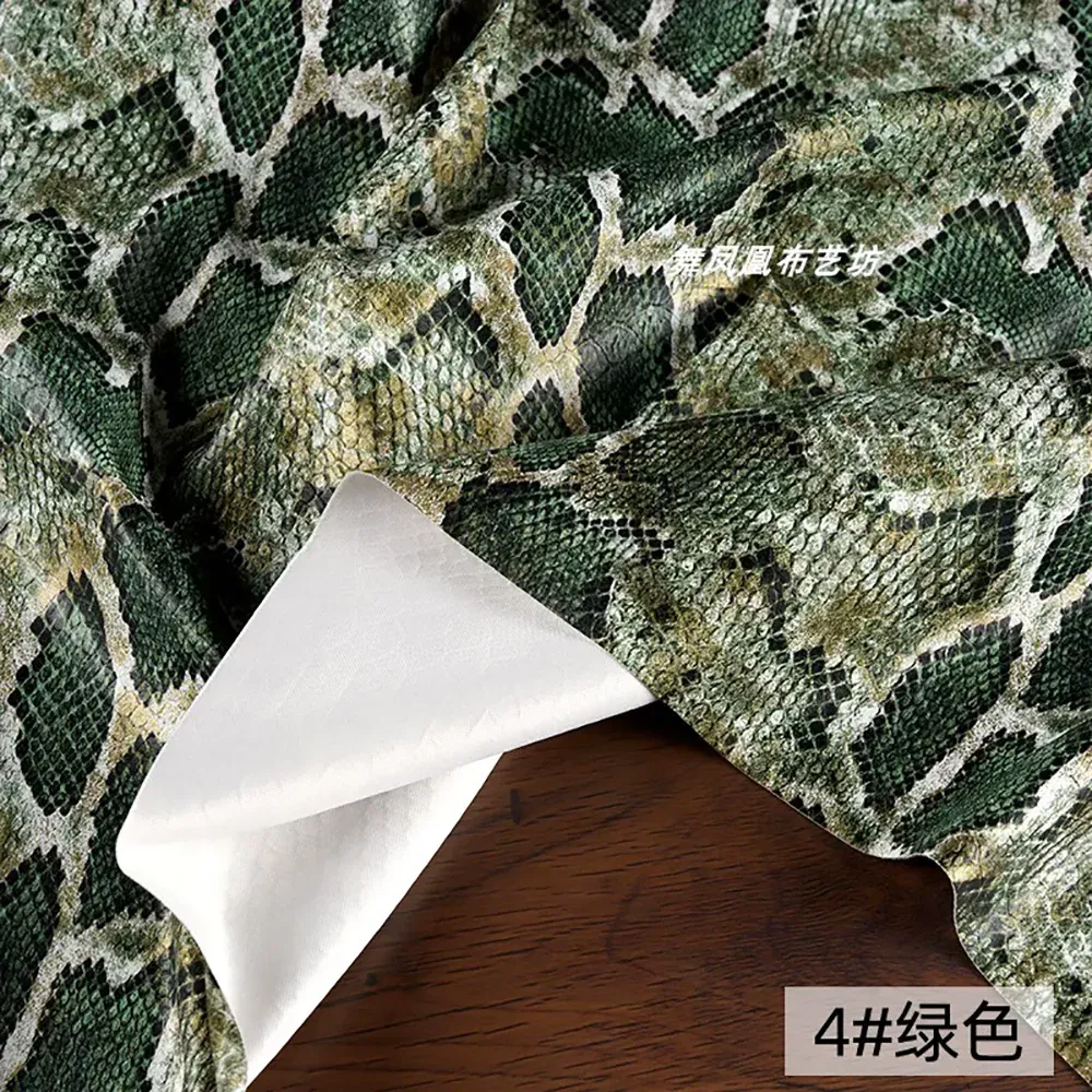 Tissu PU motif serpent 3D pour vêtement