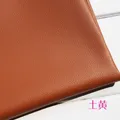 Tissu PU souple motif litchi imperméable 100 à 140 cm – Color Rhubarbe