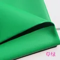 Tissu PU souple motif litchi imperméable 100 à 140 cm – Color Vert herbe