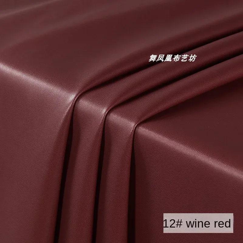 Tissu PU souple rouge vin 100 à 140 cm