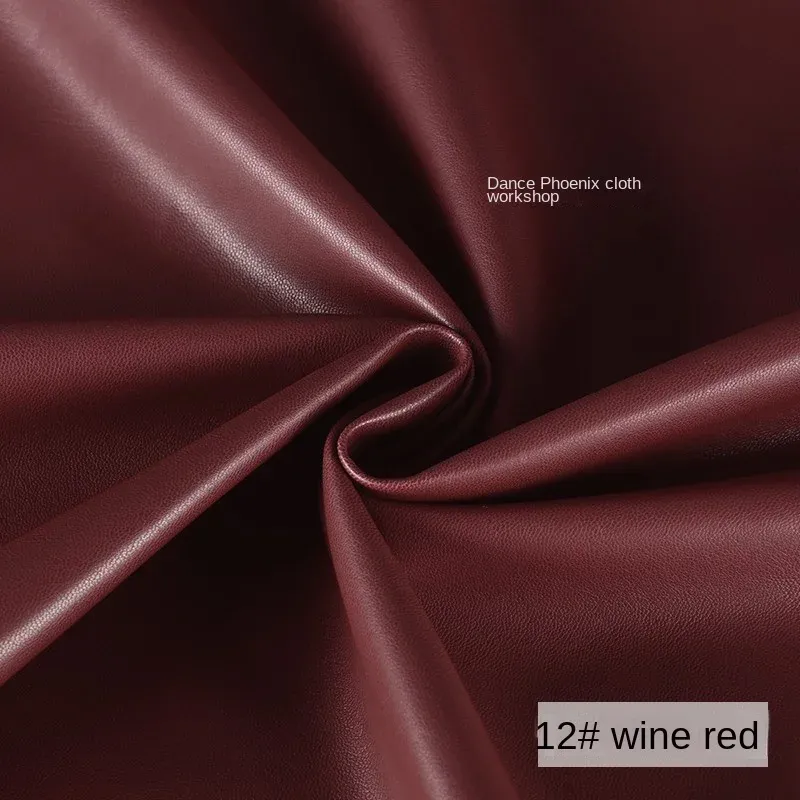 Tissu PU souple rouge vin 100 à 140 cm