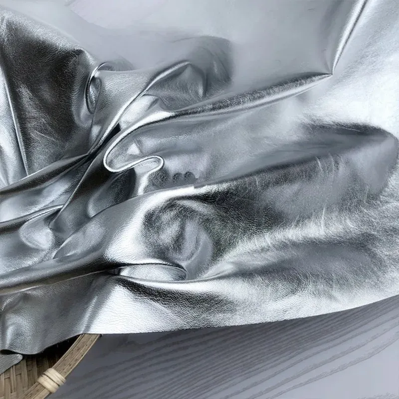 Tissu similicuir PU argenté 50 à 140 cm pour vêtements