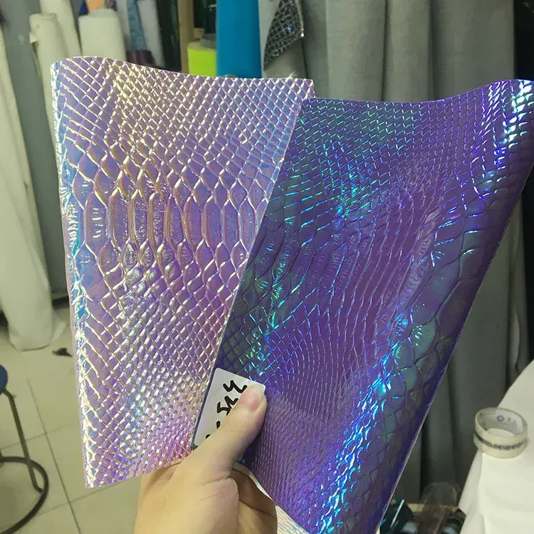 Tissu similicuir PU crocodile 30 x 135 cm holographique