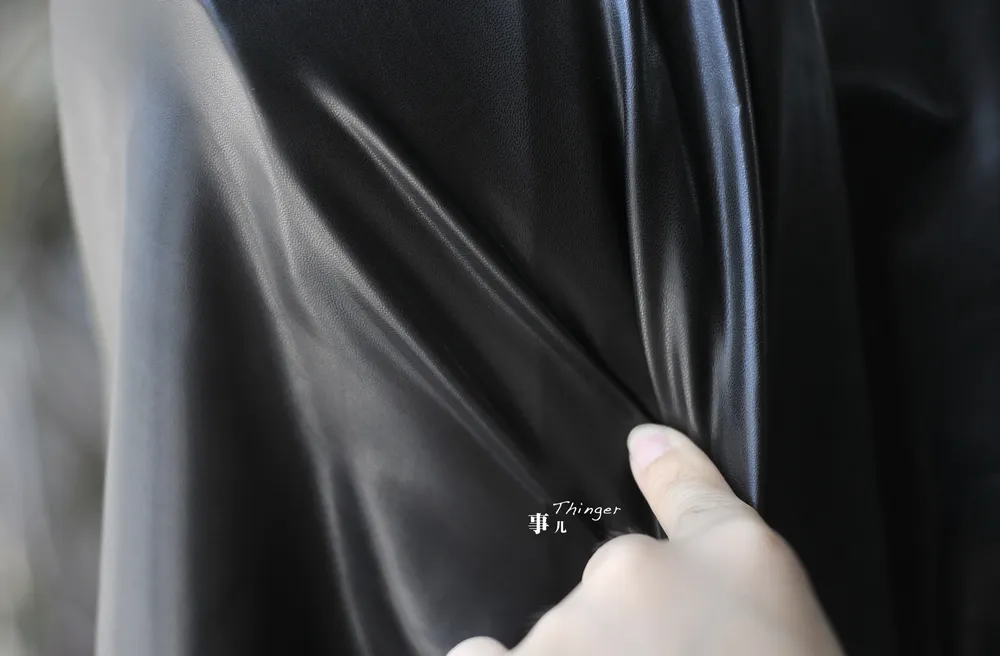 Tissu similicuir PU tricoté 50 à 100 x 144 cm élastique